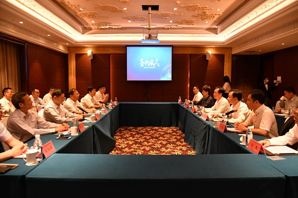 市中區(qū)政府、中國鐵塔山東省分公司、山東三箭集團(tuán)舉行項(xiàng)目合作簽約儀式